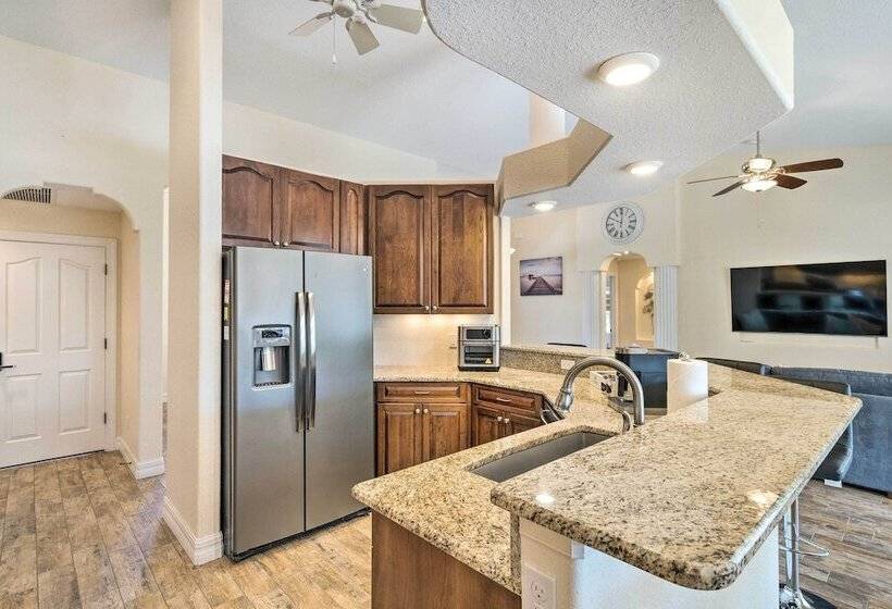 Beautiful Port Charlotte Home, 6 Mi To Beach!