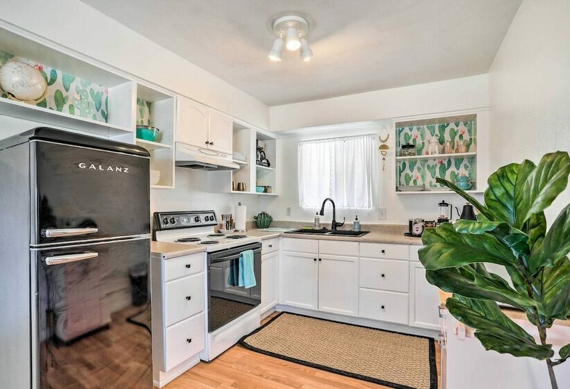 Cali Desert Oasis W/ Hot Tub + Mtn Views!