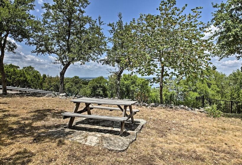 Canyon Lake Home W/ Yard   1/2 Mi To Boat Launch!