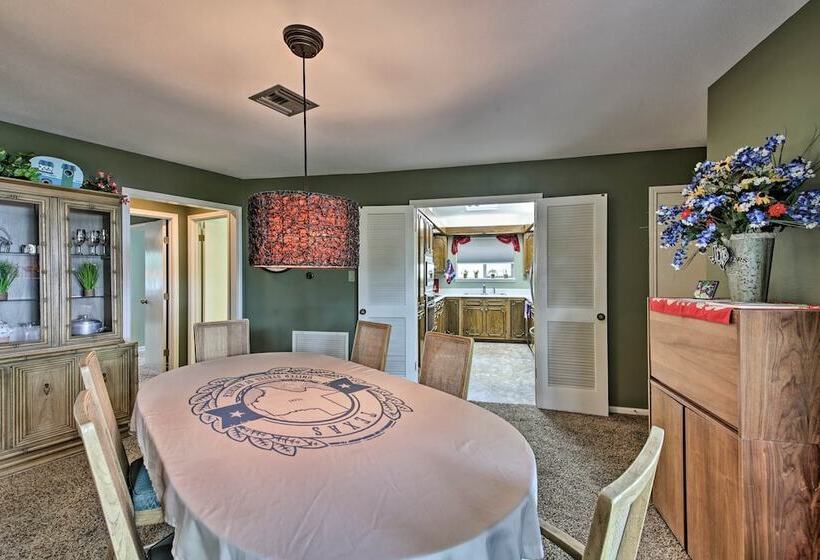 Canyon Lake Home W/ Yard   1/2 Mi To Boat Launch!