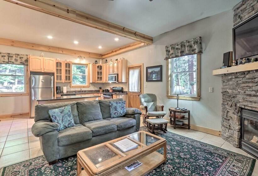 Carnelian Bay Home W/ Hot Tub Near Tahoe Skiing