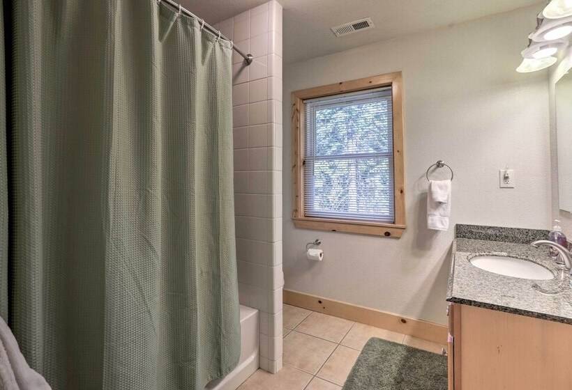 Carnelian Bay Home W/ Hot Tub Near Tahoe Skiing