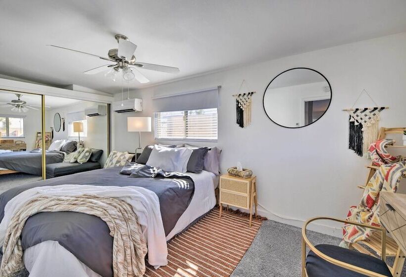 Charming Desert Cottage: 11 Mi To Joshua Tree
