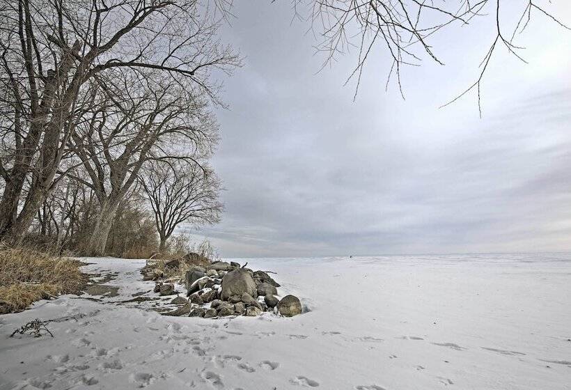 Charming Neenah House W/ Porch On Lake Winnebago!