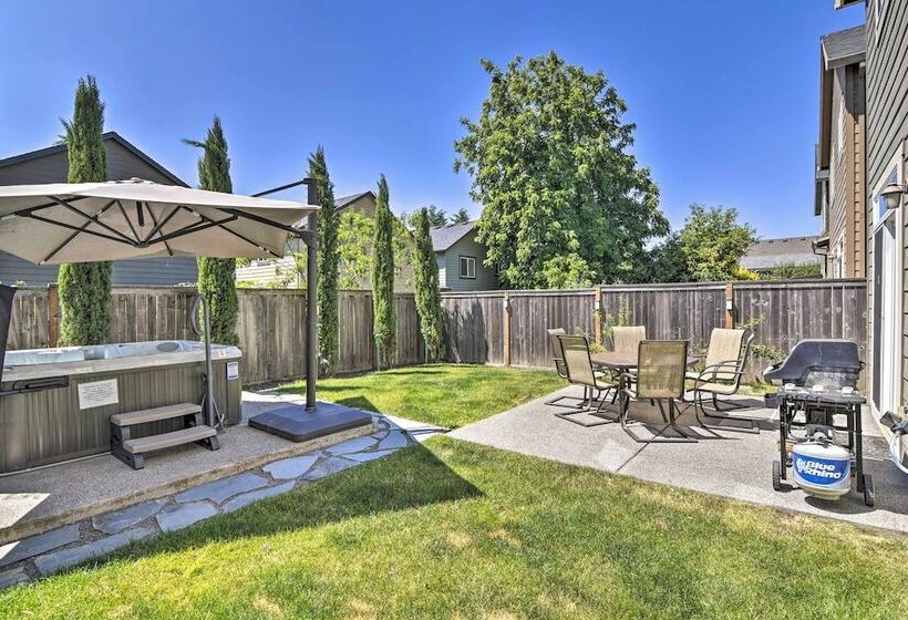 Portland Home W/ Private Hot Tub: 9 Mi To Downtown