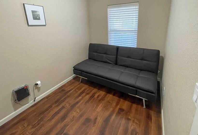 Portland Home W/ Private Hot Tub: 9 Mi To Downtown