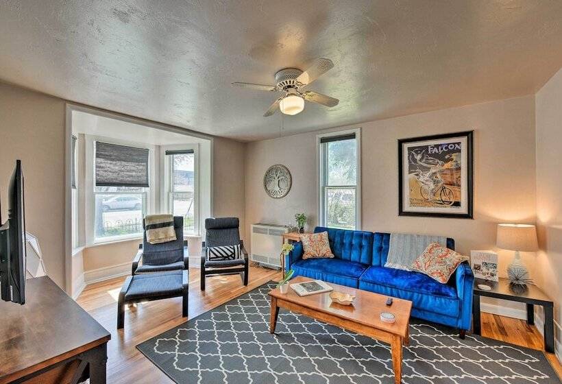 Chic Downtown Home W/ Grill, Steps To Main Street!