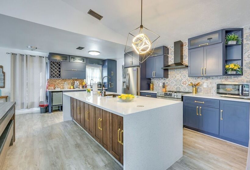 Contemporary Lutz Home: Private Pool, Pet Friendly