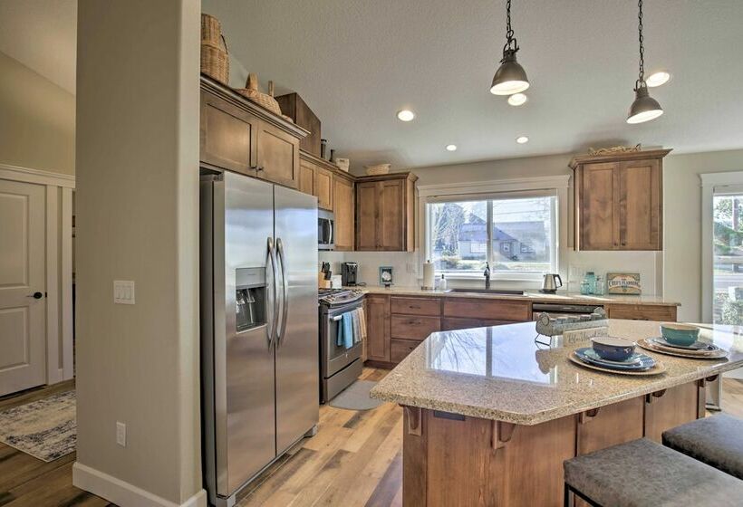 Cozy Retreat W/ Private Yard ~ 13 Mi To Salem