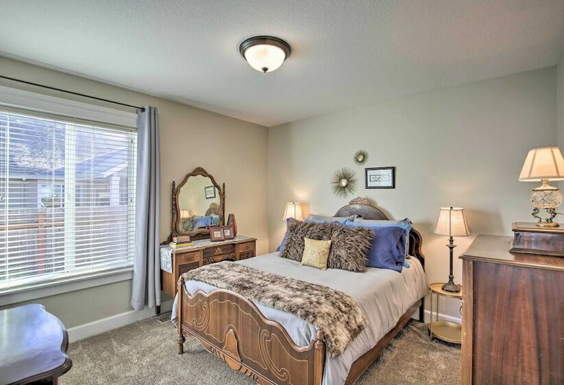 Cozy Retreat W/ Private Yard ~ 13 Mi To Salem
