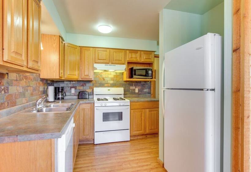 Cozy Three Bears Resort Cabin W/ Deck In Warrens!