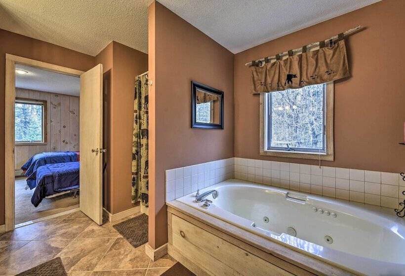 Dover Home: 7 Mi To Mount Snow Grand Summit Resort