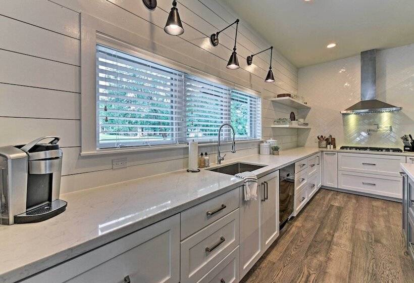 Elegant College Station Home   Walk To Texas A & M