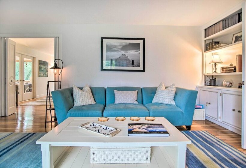 Falmouth Retreat W/ Sunroom   Walk To Beaches