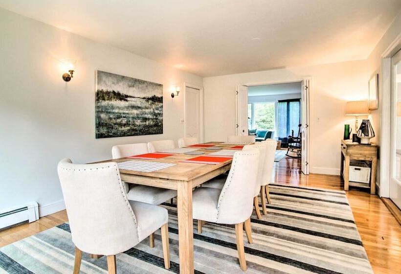 Falmouth Retreat W/ Sunroom   Walk To Beaches
