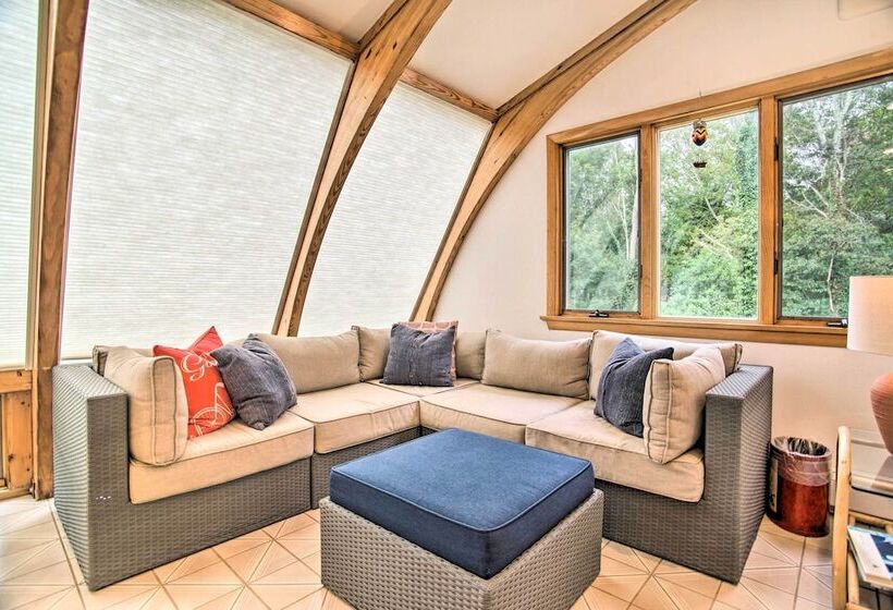 Falmouth Retreat W/ Sunroom   Walk To Beaches
