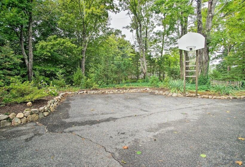 Falmouth Retreat W/ Sunroom   Walk To Beaches
