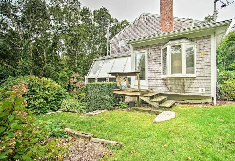 Falmouth Retreat W/ Sunroom   Walk To Beaches