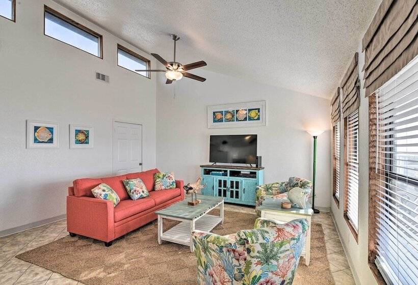Galveston Beachfront House W/ Deck & Ocean Views!