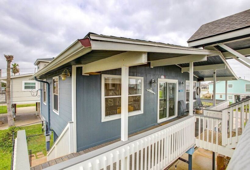 Galveston Home W/ Shared Hot Tub Walk To Beach!