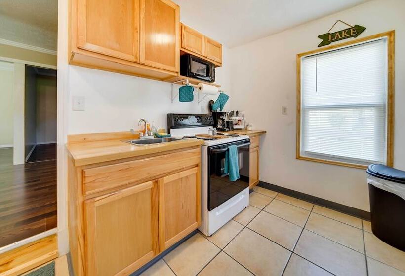 Geneva Cottage W/ Patio   Walk To Park, Lake Erie!