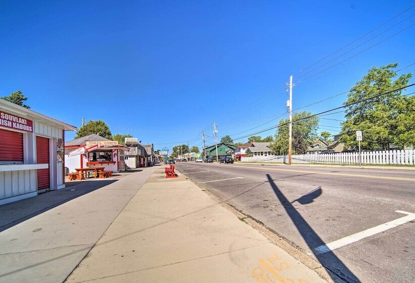 Geneva Cottage W/ Patio   Walk To Park, Lake Erie!