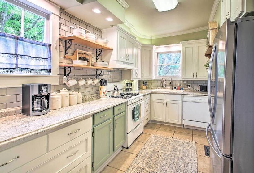 1/2 Mi To Hot Springs Nat L Park: Cottage W/ Patio