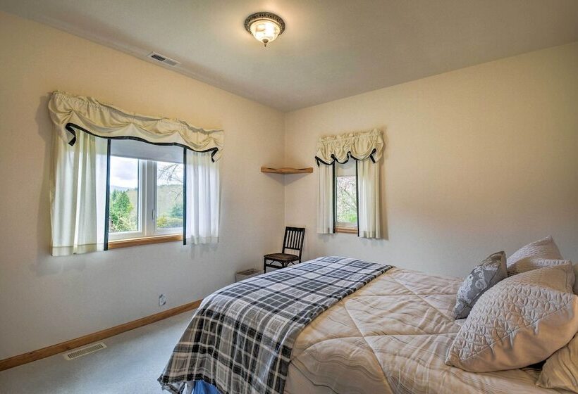 Idyllic Retreat ~ 20 Mi To Olympic National Park!