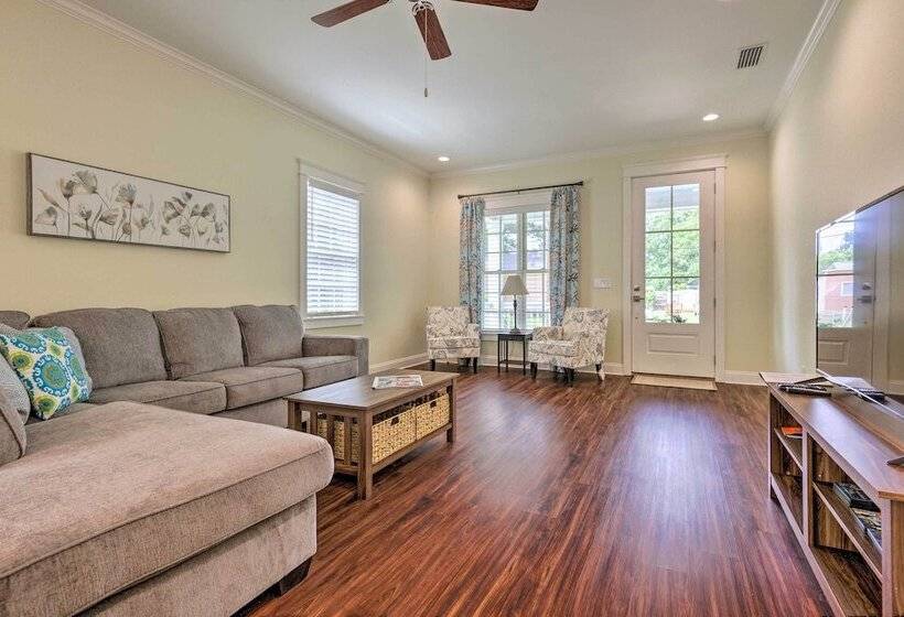 Lovely Mobile Retreat W/ Deck & Front Porch!