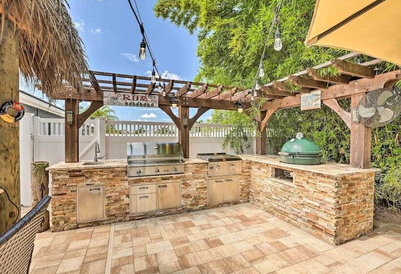 Luxe Cape Coral Escape W/ Pool: 4 Mi To Beach