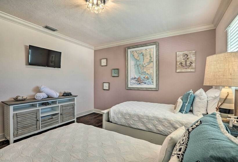 Luxe Cape Coral Escape W/ Pool: 4 Mi To Beach