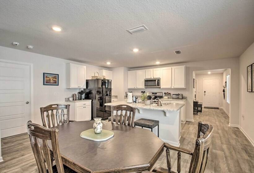 Musical Pensacola Home W/ Fire Pit + Grill!