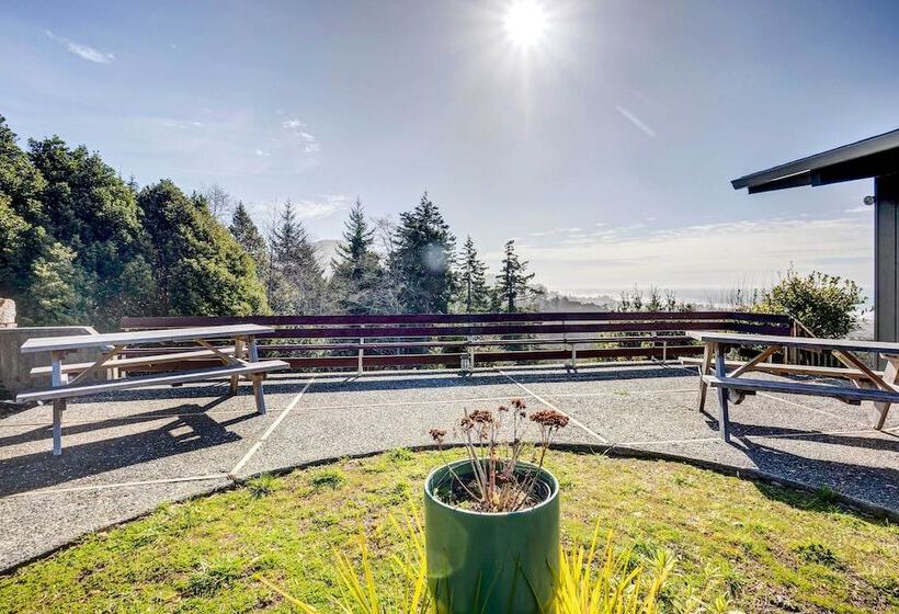 Ocean Vista  Gold Beach Getaway!