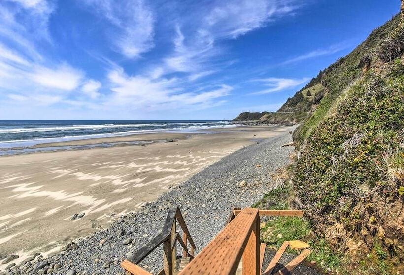 Oceanfront Cottage W/deck & Secluded Beach Access!