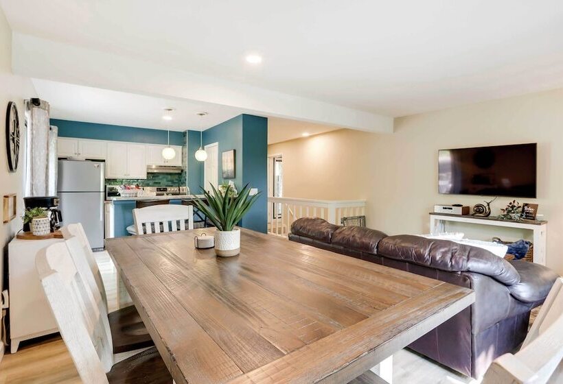 Osage Beach Home W/ Lake Views: Pets Welcome!