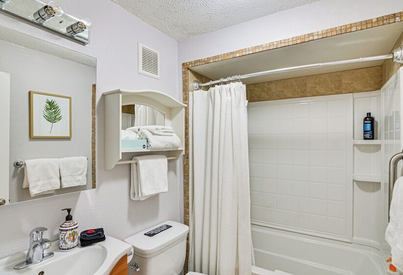 Pet Friendly Buena Vista Home W/ Yard & Hot Tub!