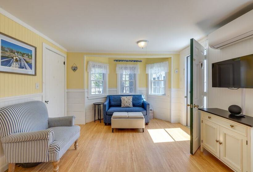 2 Mi To Coastline: Quaint Wellfleet Cottage!