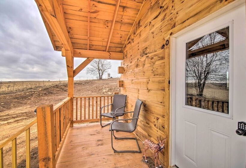 Serene Views: Quiet Farmhouse Cabin In Wisconsin!