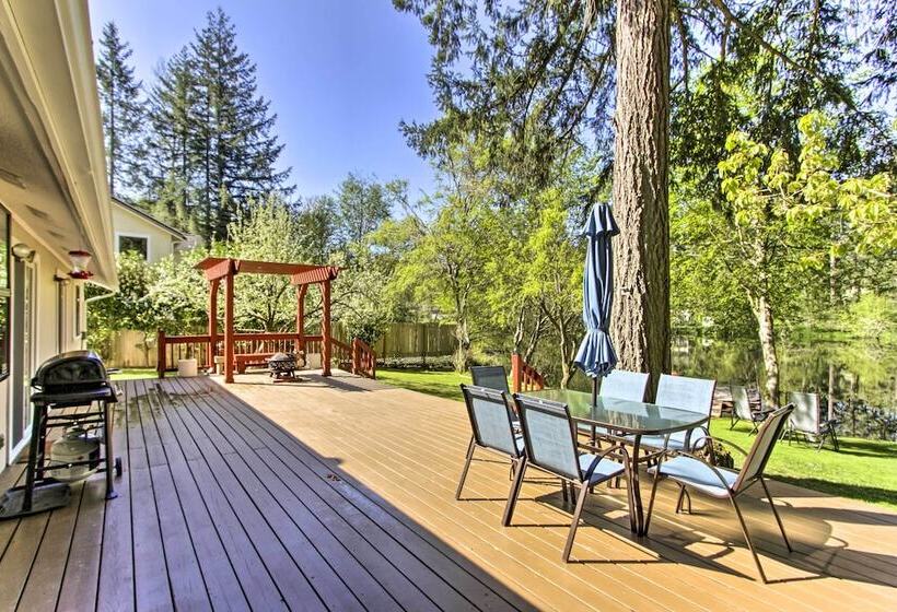 Quiet Lakefront Olympia Home W/ Dock On Half Acre