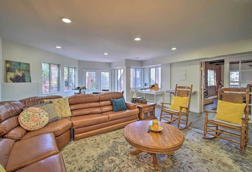 Relaxing Lake Arrowhead Home ~ 1 Mi To Lake!