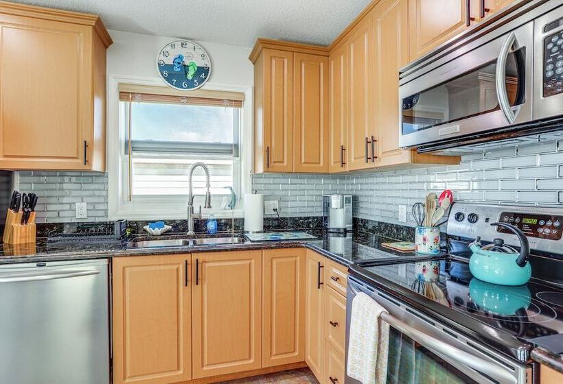 South Hutchinson Island Cottage W/ Beach Access!