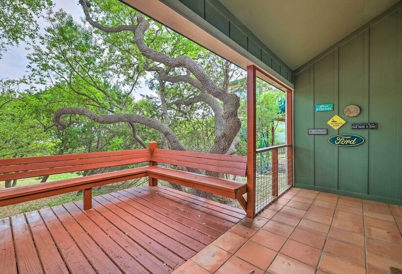 Spacious Canyon Lake Home On 3 Acre Property