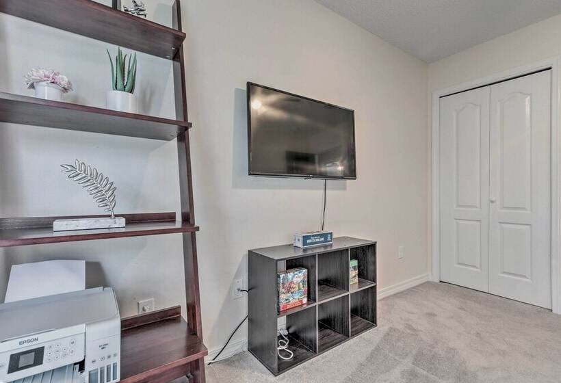 Spacious Home W/ Sunroom, 15 Mi To Pensacola!