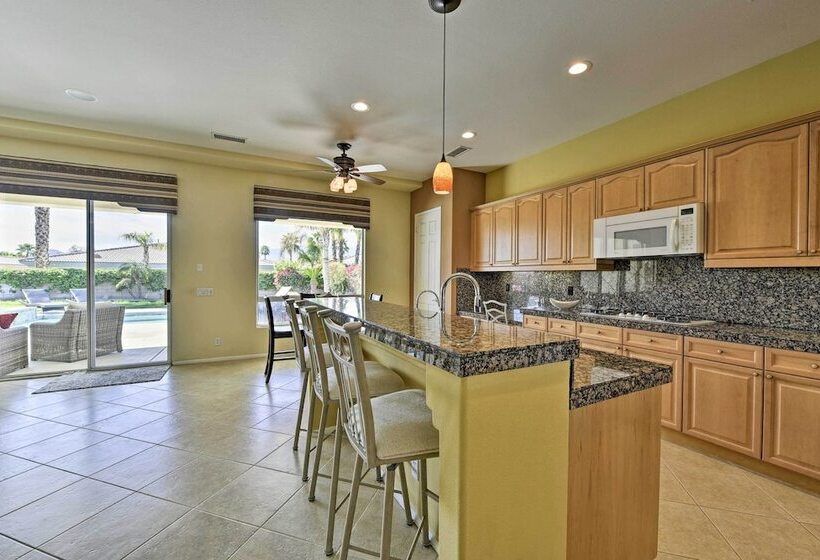 Spacious Palm Desert Home W/pool & Jacuzzi By Golf