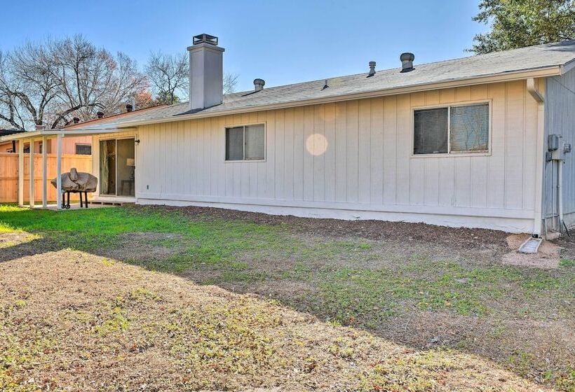 Spacious San Antonio Getaway W/ Fenced In Yard!