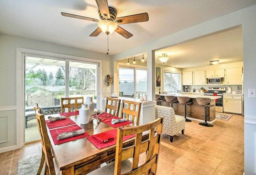 Spacious Tacoma Getaway: 2 Mi To Old Town!