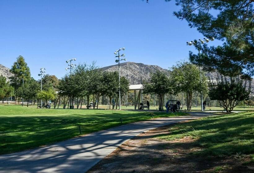 Spacious Villa W/ Great Views & Heated Spa!