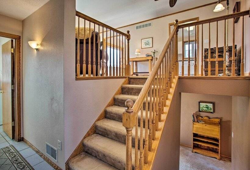 Suburban Gem W/yard+deck 5mi From Dtwn Rochester!