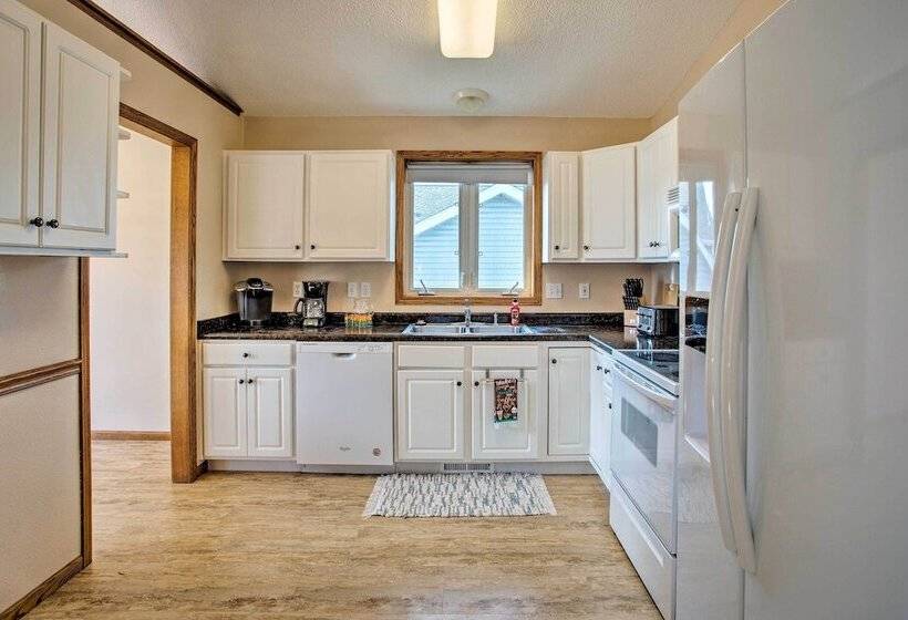 Suburban Gem W/yard+deck 5mi From Dtwn Rochester!