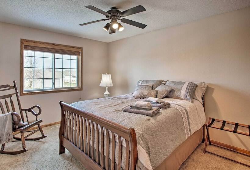 Suburban Gem W/yard+deck 5mi From Dtwn Rochester!